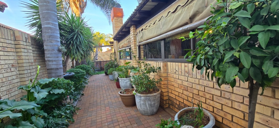 3 Bedroom Property for Sale in Wilkoppies North West